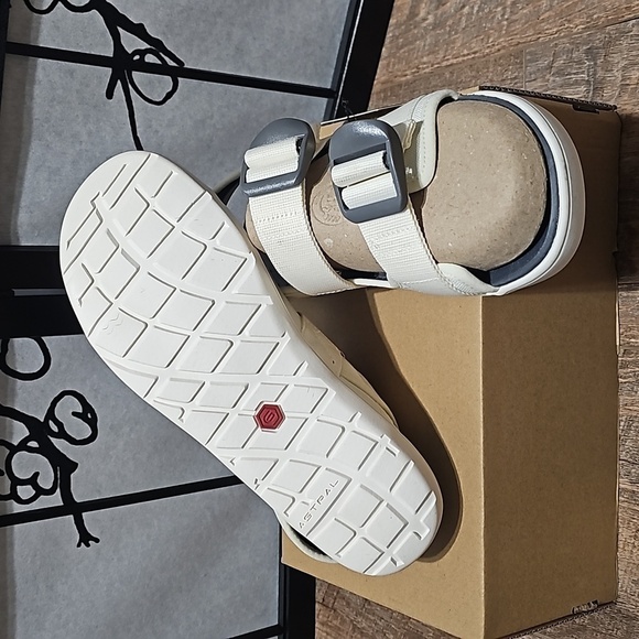 Astral Webber Cream & Gray Sandals Size 8 NWT - Picture 5 of 10